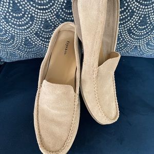 Mens Frye and Co. light beige suede loaders Size 11 EUC